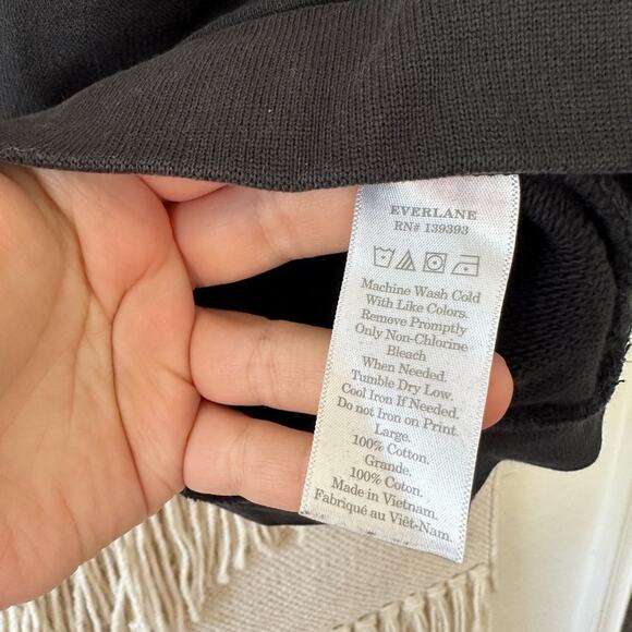 Everlane 100% Human Sweatshirt - Picture 4 of 5